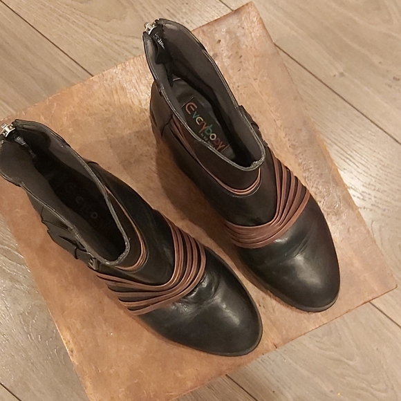 Everybody leather ankle bootie - Picture 5 of 7